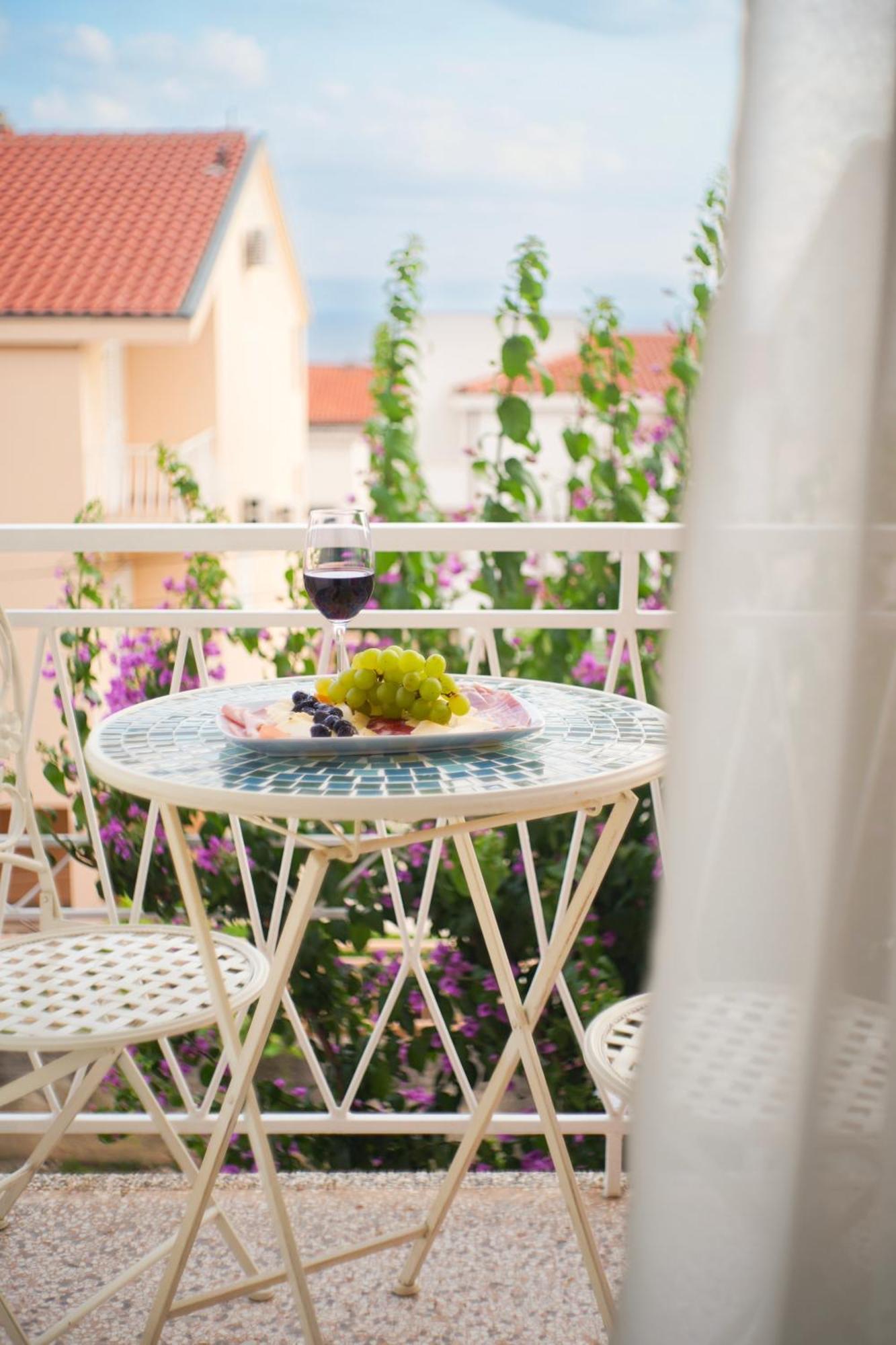 Apartments Rose Makarska Exterior foto