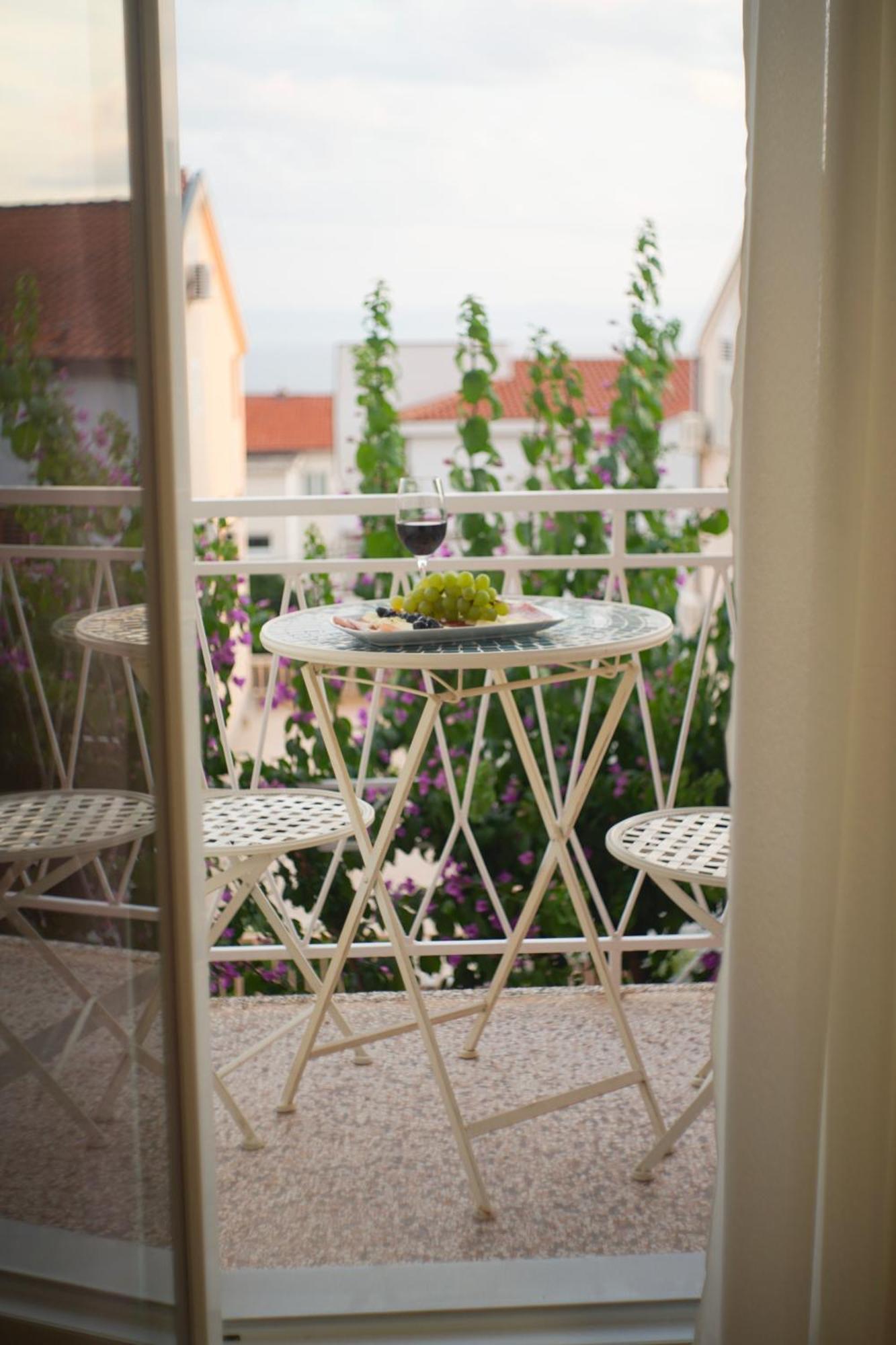 Apartments Rose Makarska Exterior foto