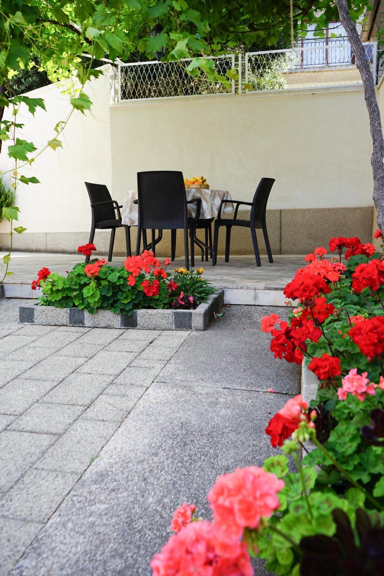 Apartments Rose Makarska Exterior foto